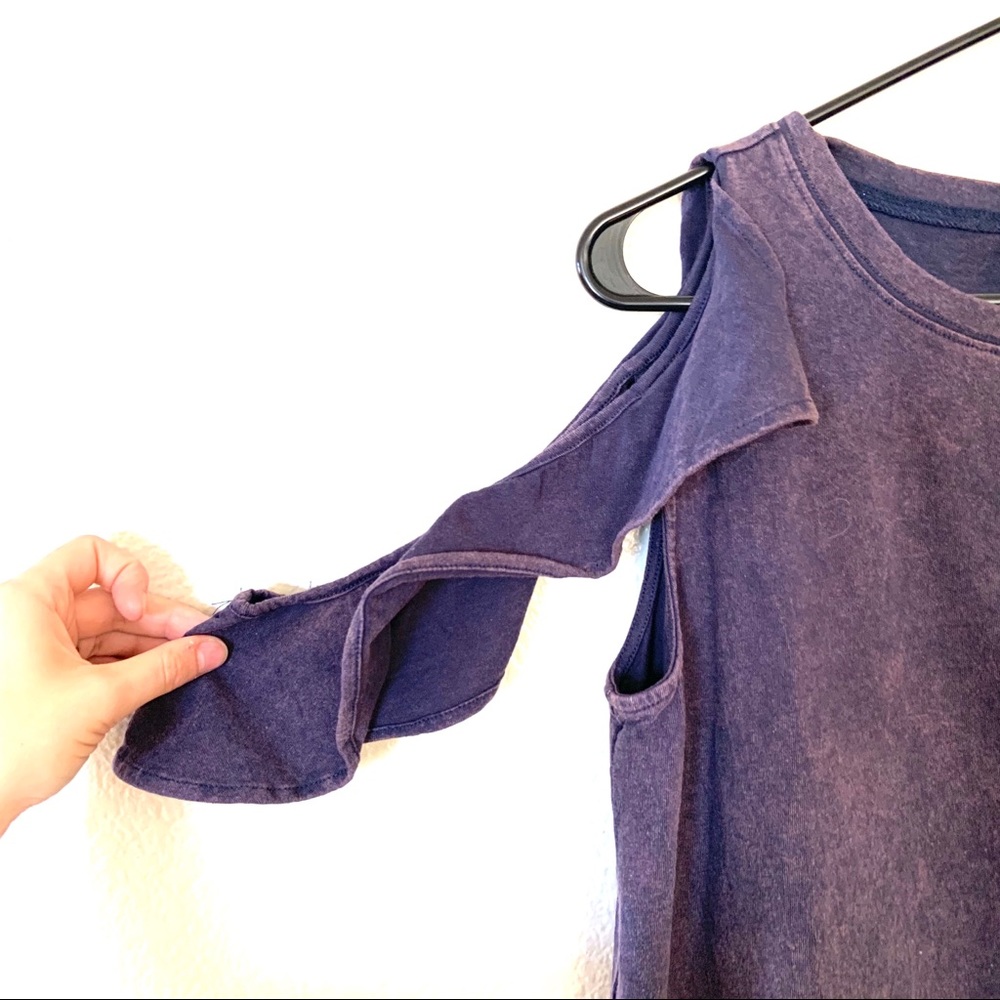 Love Riche Washed Ruffle Cold Shoulder Tee L - Picture 3 of 5